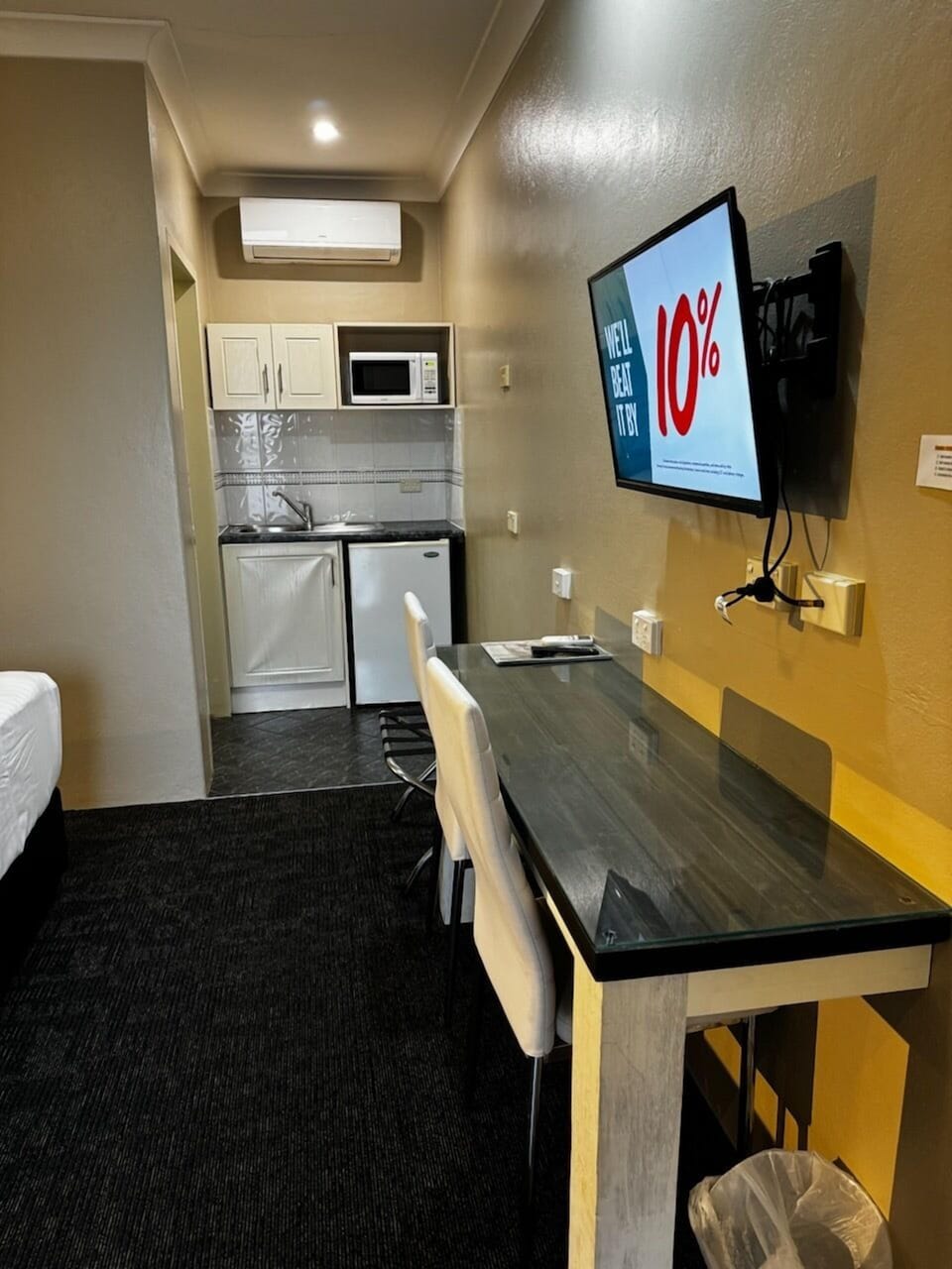 Off Street Kitchenette | Laptop workspace, iron/ironing board, free WiFi, bed sheets