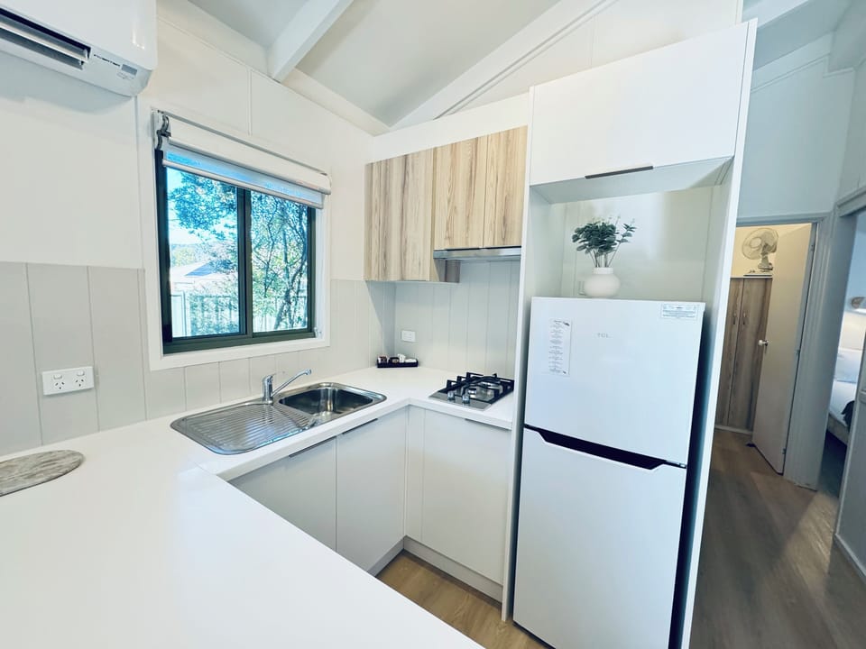 Deluxe Two Bedroom Villa - Pet Friendly | Private kitchen | Microwave, stovetop, cookware/dishes/utensils