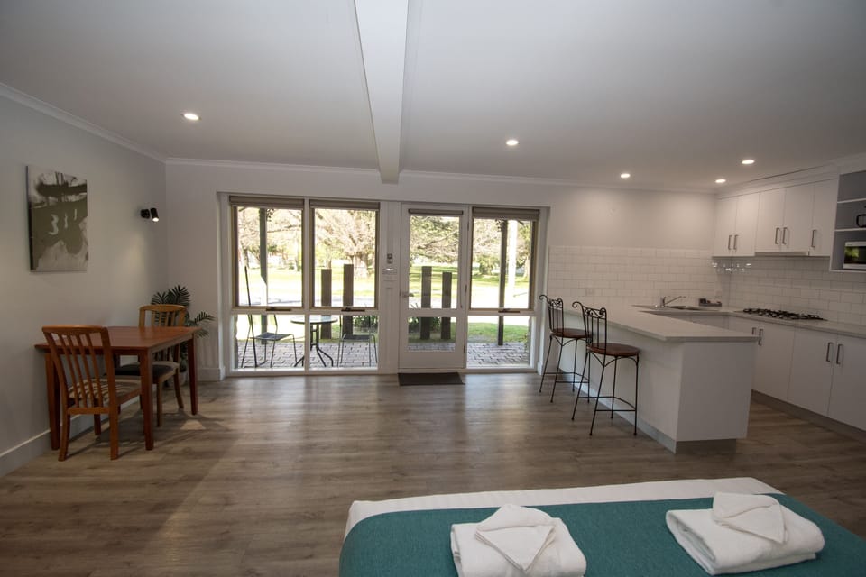Studio Unit | Free WiFi, bed sheets