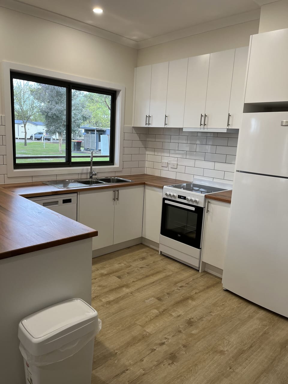 Deluxe House | Private kitchen | Full-size fridge, microwave, stovetop, electric kettle