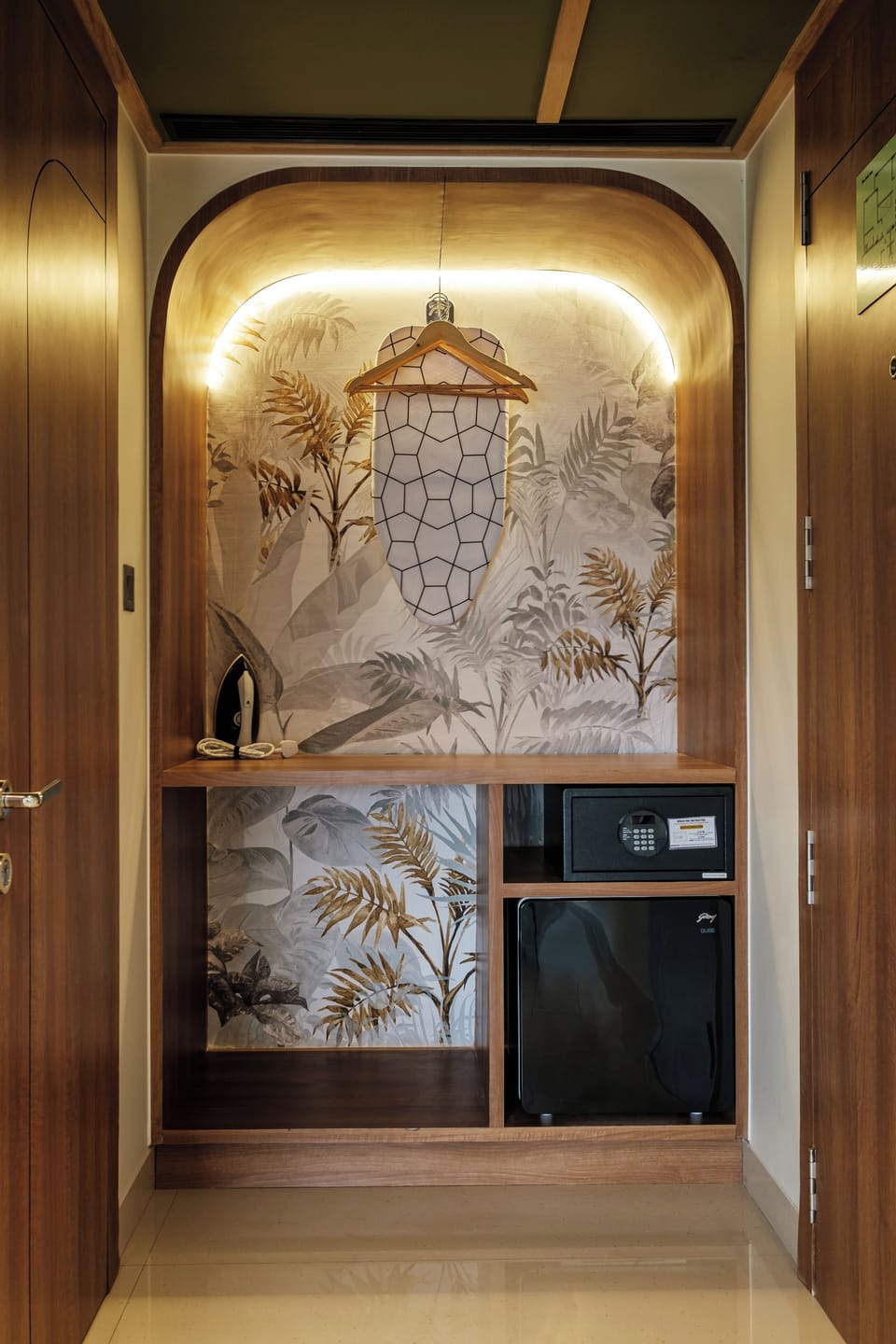 Minibar, in-room safe, laptop workspace, blackout drapes