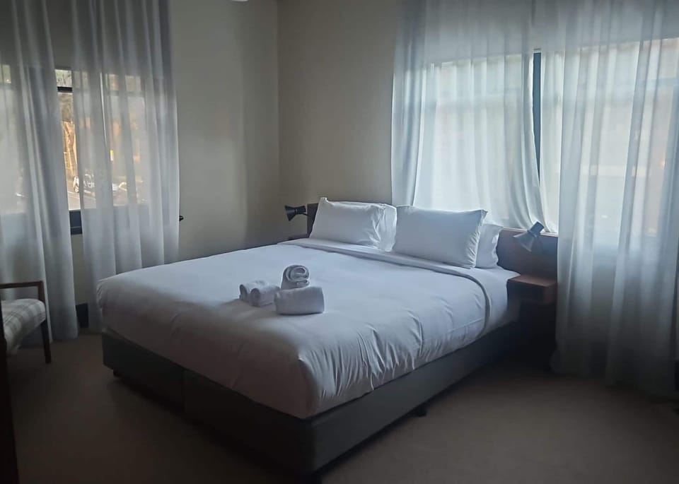 Deluxe Double Room | Iron/ironing board (on request), WiFi (free), bed sheets