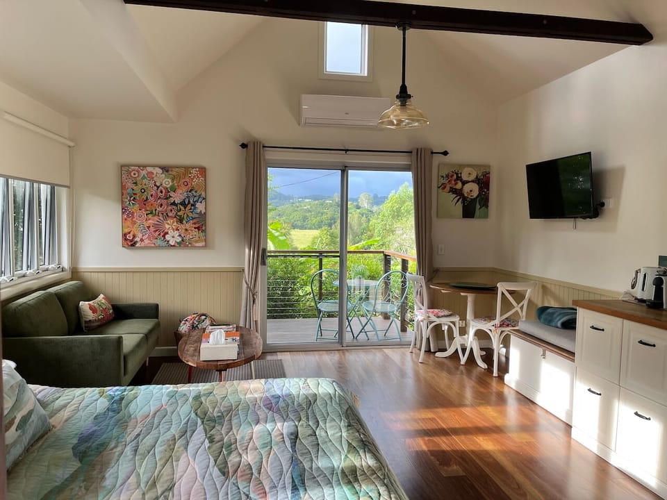 Luxury Cabin, 1 Queen Bed, Mountain View | Living area | 32-inch TV with digital channels, DVD player