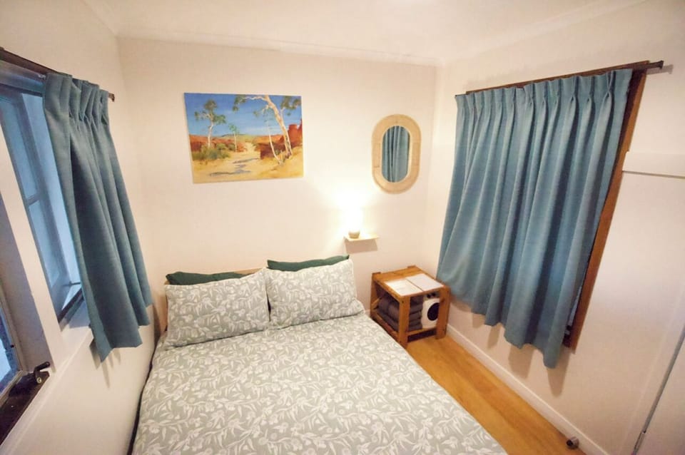 Double Room with Shared Bathroom | Bed sheets