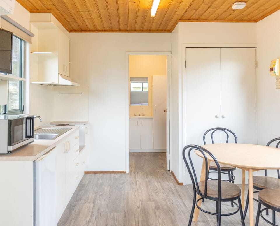 Budget Family Cabin | Private kitchen | Fridge, microwave, electric kettle, cookware/dishes/utensils