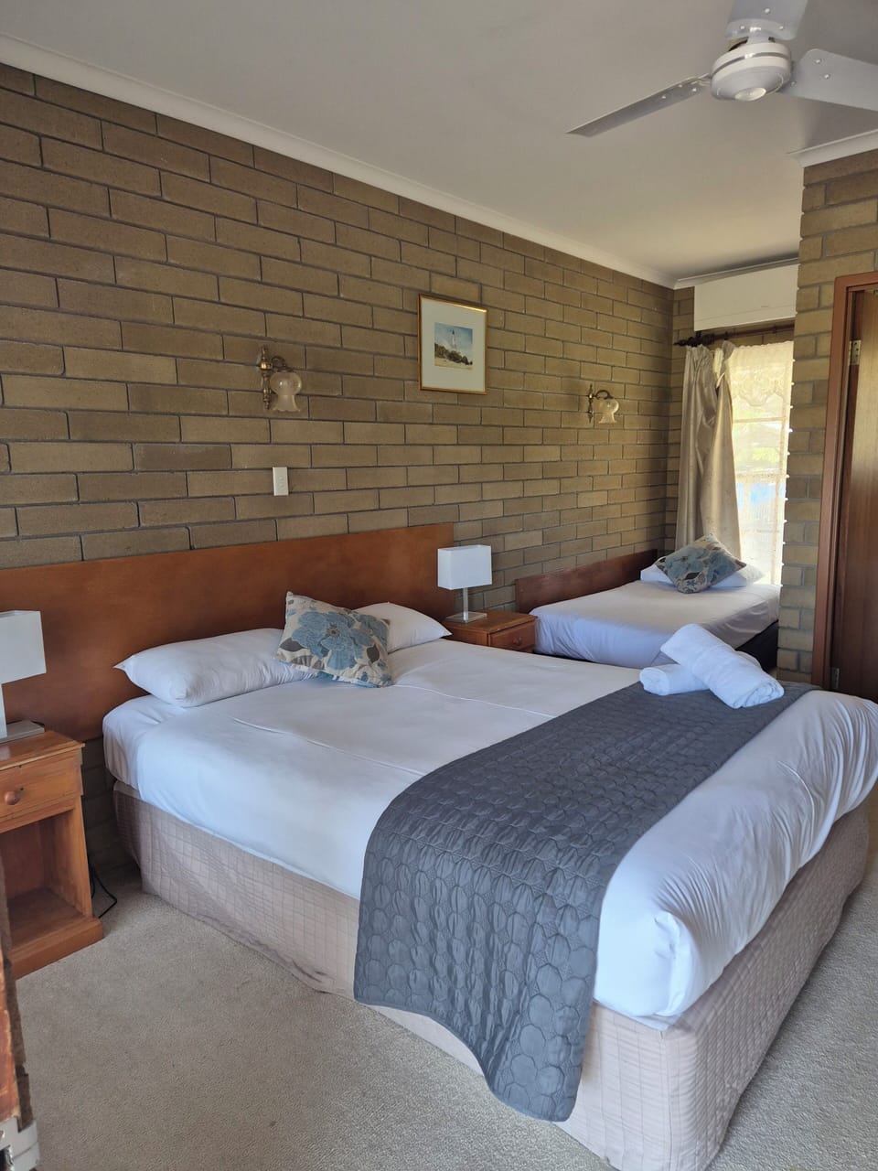 Standard Room | Minibar, iron/ironing board, bed sheets
