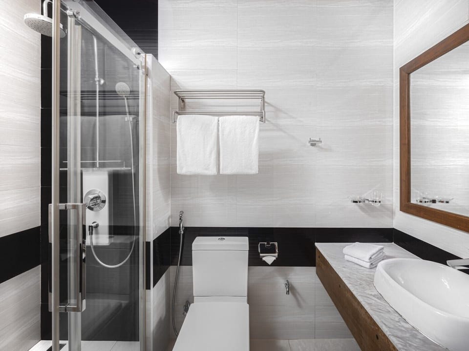 Superior Double Room | Bathroom | Shower, hair dryer