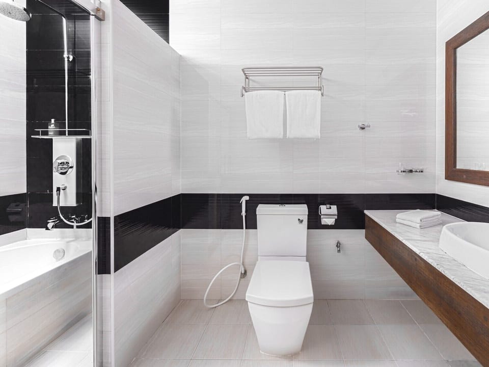 Superior Double Room | Bathroom | Shower, hair dryer