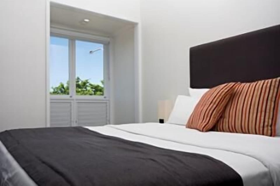 Premium Studio, Non Smoking, Kitchenette (Premium Ocean View Suite) | Living area | 32-inch flat-screen TV with digital channels, TV