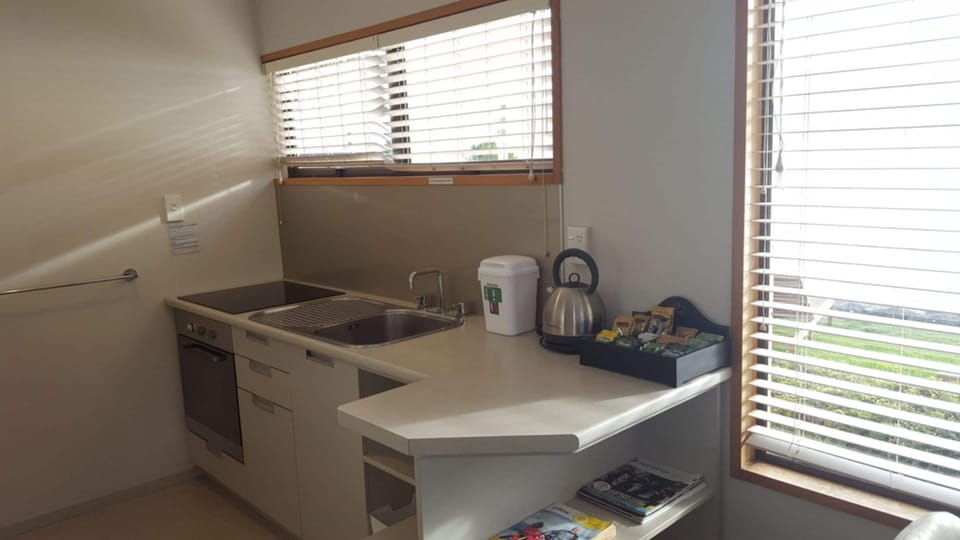 Standard Suite, Multiple Bedrooms, Kitchen (Waterfront 3 Bedroom) | Private kitchen | Coffee/tea maker, fridge, microwave, electric kettle