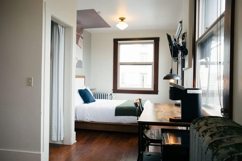 Deluxe Room | Blackout drapes, free WiFi, bed sheets, wheelchair access