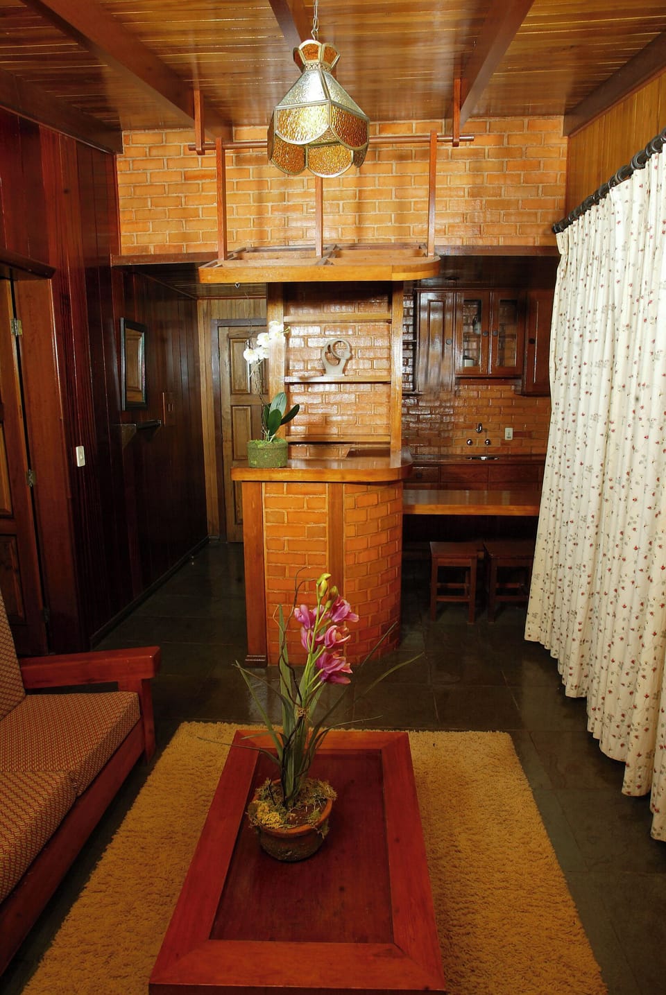 Junior Suite | Living area | 32-inch flat-screen TV with cable channels