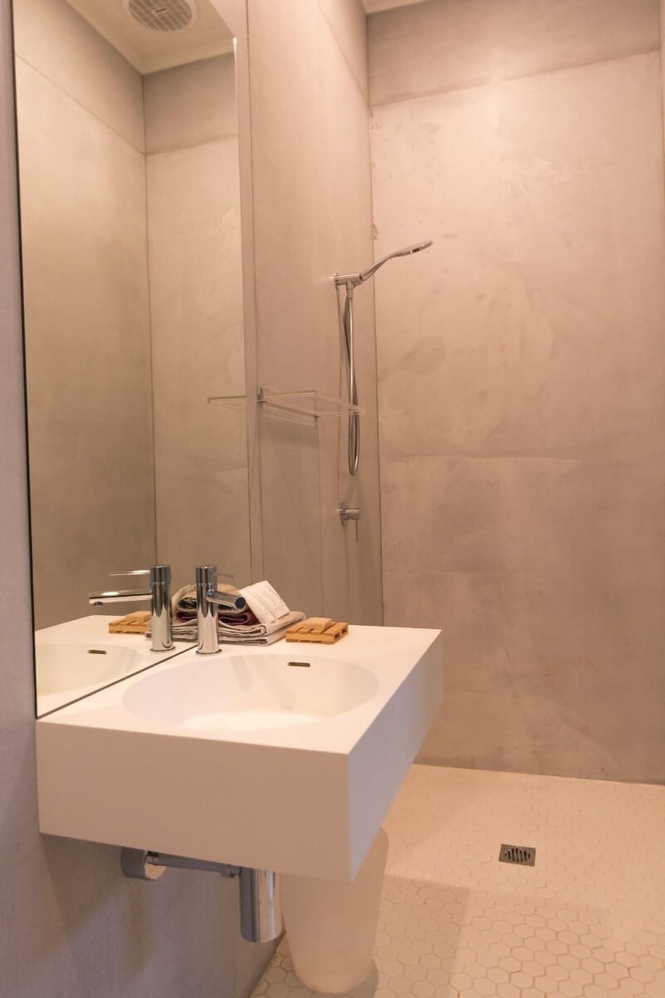Standard Double or Twin Room | Bathroom | Shower, free toiletries, hair dryer, towels