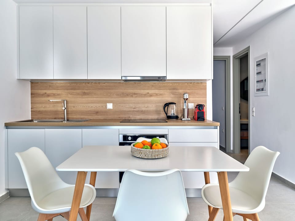 Superior Apartment | Private kitchen | Full-size fridge, oven, stovetop, electric kettle