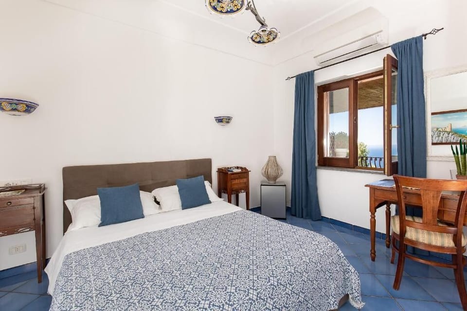 Minibar, in-room safe, desk, iron/ironing board