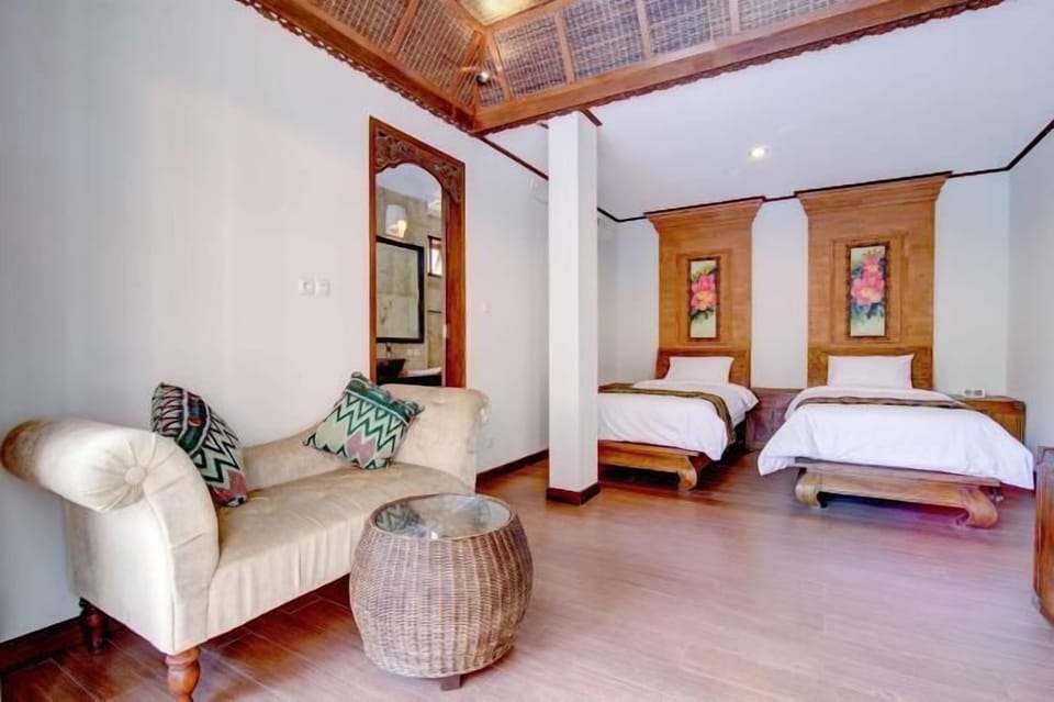 Minibar, in-room safe, desk, rollaway beds