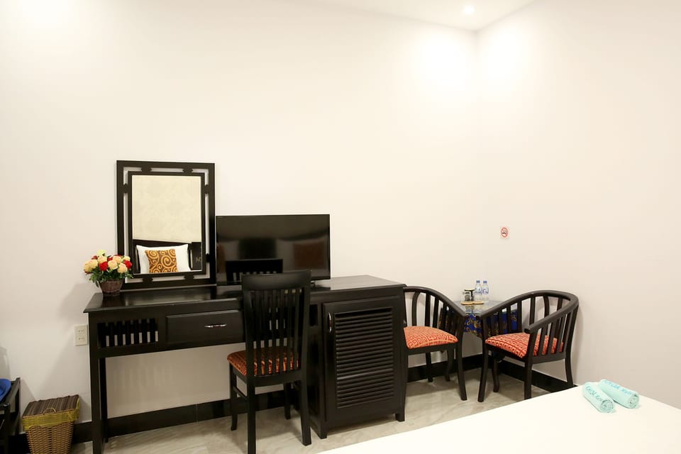 Double Room | Minibar, in-room safe, desk, free WiFi