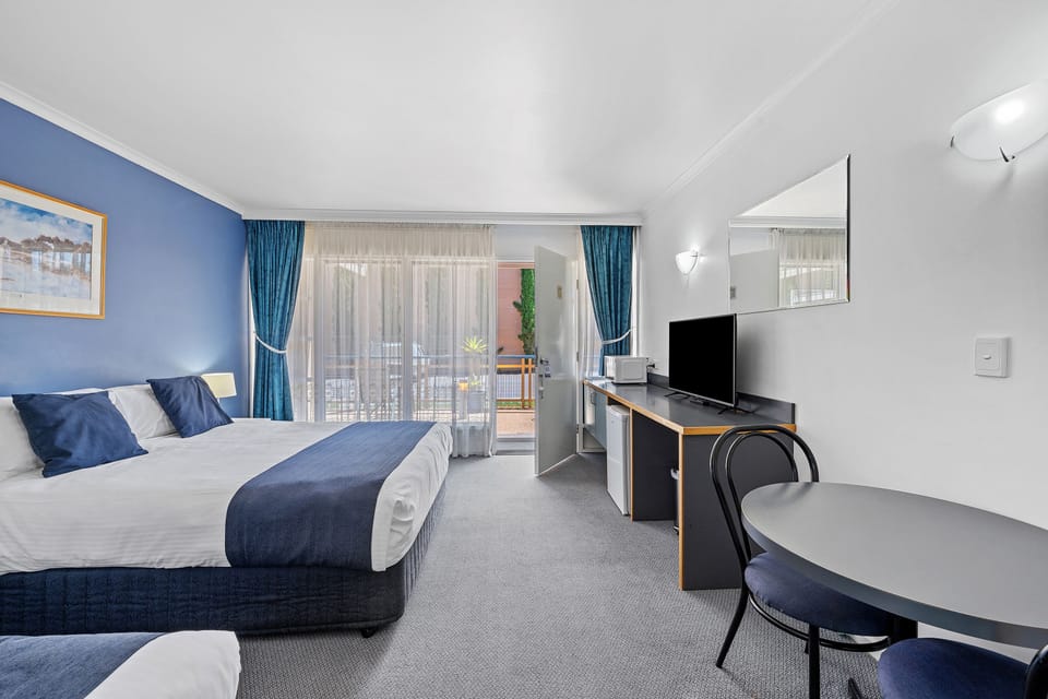  Twin Room - 1 Queen and 1 Single Bed | Iron/ironing board, cribs/infant beds, free WiFi, bed sheets