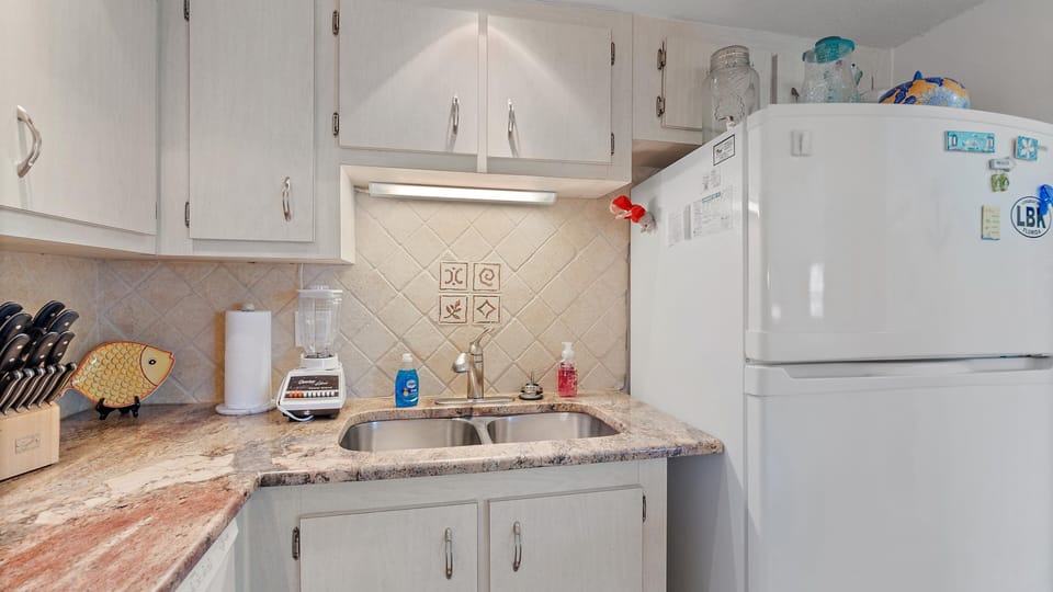 Townhome, 2 Bedrooms | Private kitchen | Coffee/tea maker, fridge, oven, toaster