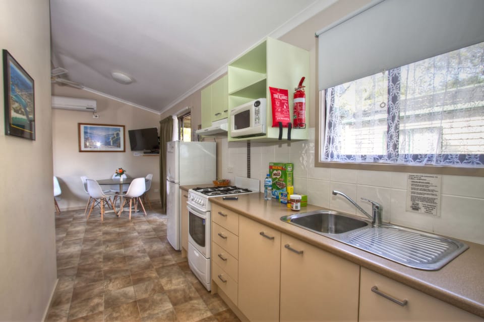 Wattle Spa Cabin | Private kitchen | Fridge, electric kettle, toaster, dining table