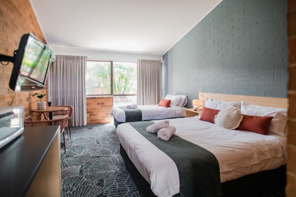 Standard Room, Multiple Beds, Non Smoking, Ensuite | Desk, iron/ironing board, WiFi (free), bed sheets