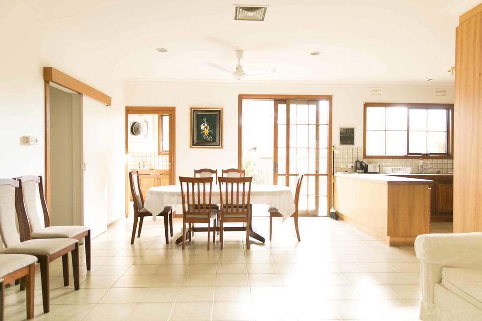 Four Bedroom Cottage | In-room dining