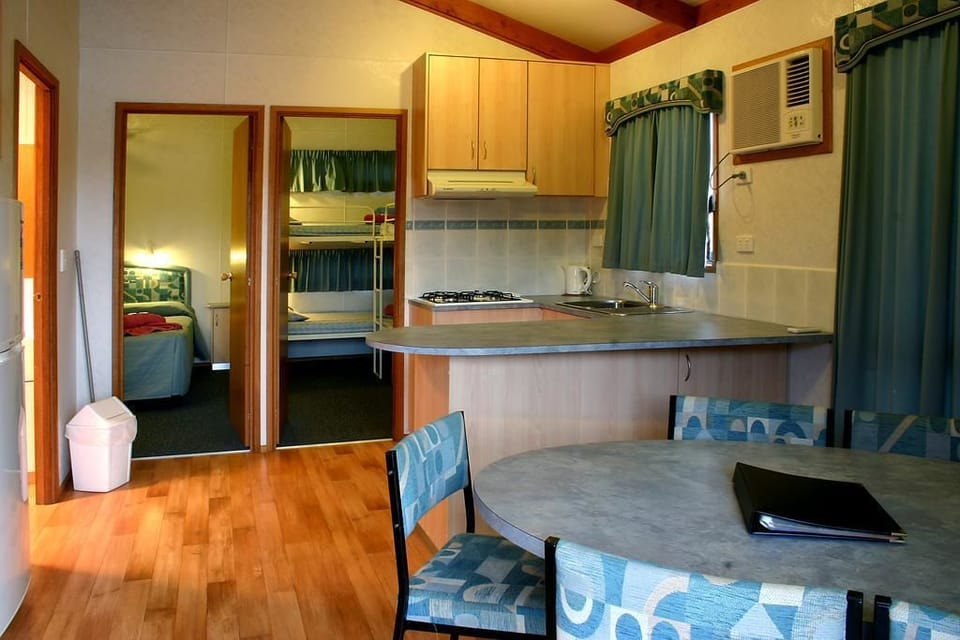Standard Suite, 2 Bedrooms, Balcony, Lake View (Lake Villa) | In-room dining