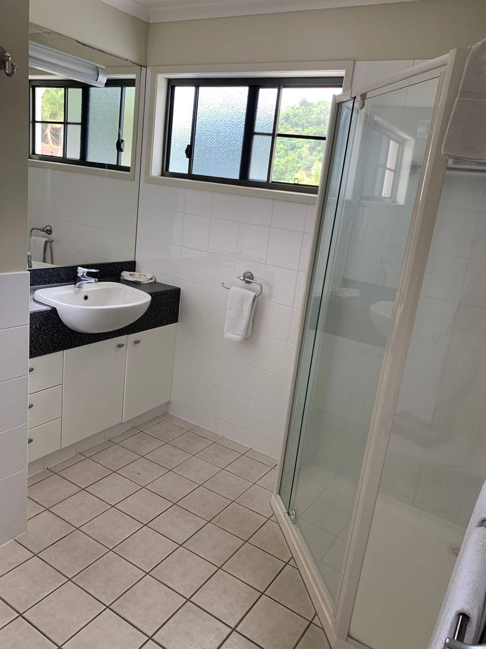 King Suite Room 2 | Bathroom | Shower, free toiletries, hair dryer, towels
