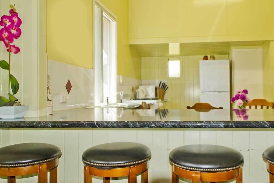 Standard Suite, Multiple Bedrooms, Non Smoking, Kitchen (Queenslander) | In-room dining