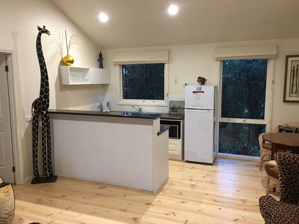 The African Cottage | 1 bedroom, minibar, iron/ironing board (on request), bed sheets