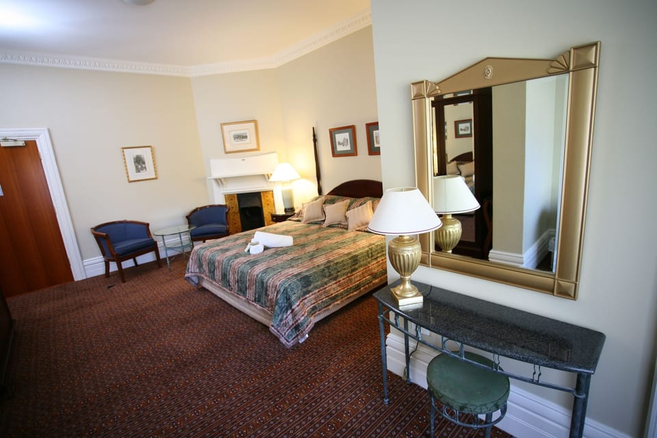 King/Twin Superior Room with Ensuite | Down comforters, individually decorated, individually furnished, desk