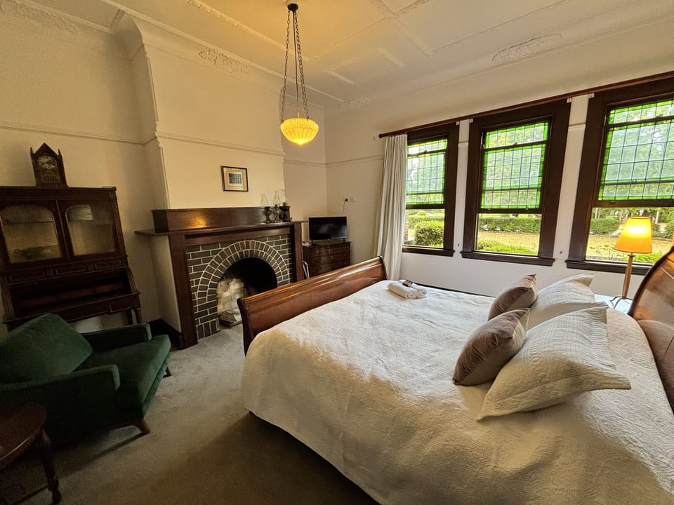 Grand Double Room | Laptop workspace, iron/ironing board, WiFi (free)
