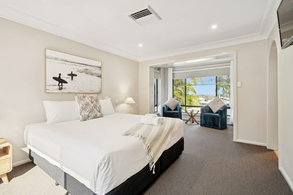 Comfort Apartment, 3 Bedrooms, Partial Ocean View | WiFi (free), bed sheets