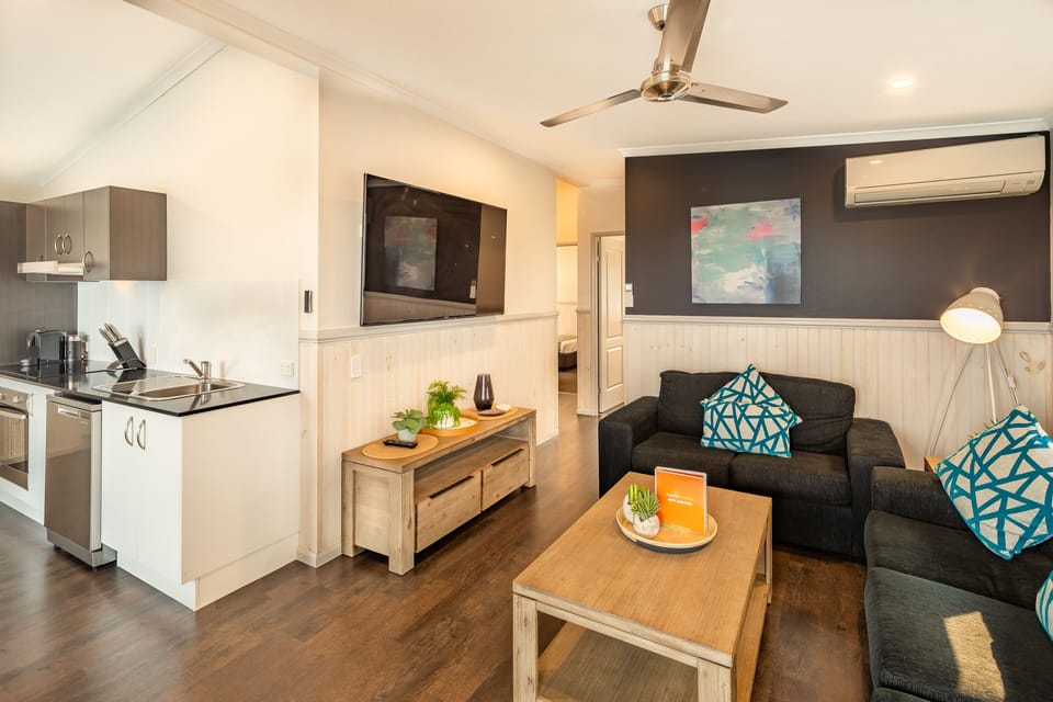 Waterfront Superior Cabin | Living room | Flat-screen TV, DVD player
