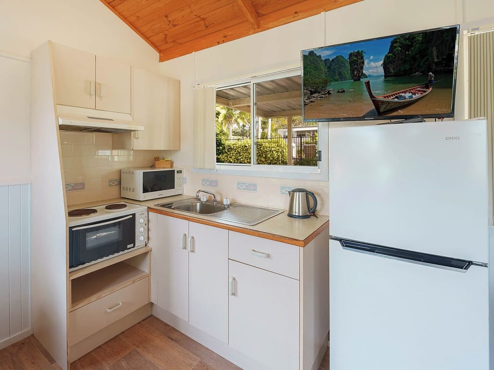 Standard 1 Bedroom Cabin | Private kitchenette | Full-size fridge, microwave, stovetop, electric kettle