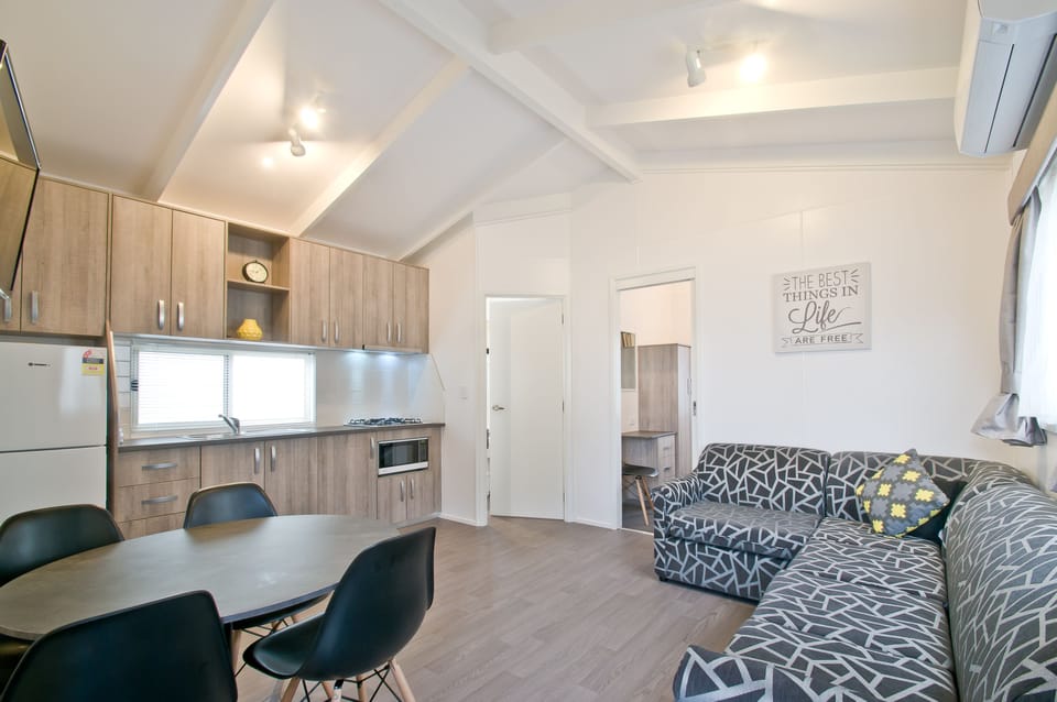 Superior Cabin, 2 Bedrooms, Kitchenette (Superior Cabin) | Living area | Flat-screen TV