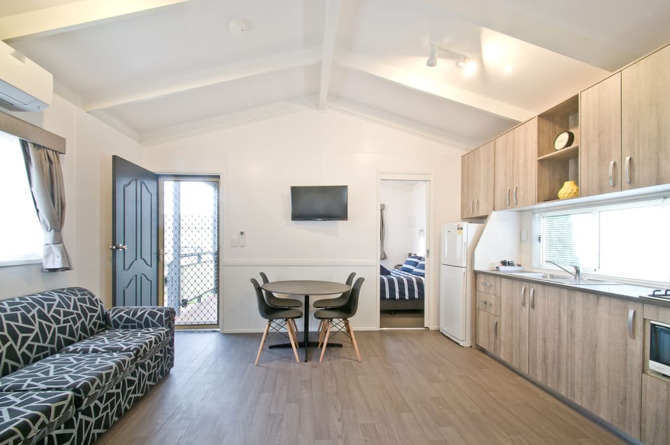 Superior Cabin, 2 Bedrooms, Kitchenette (Superior Cabin) | Private kitchen | Full-size fridge, microwave, stovetop, electric kettle