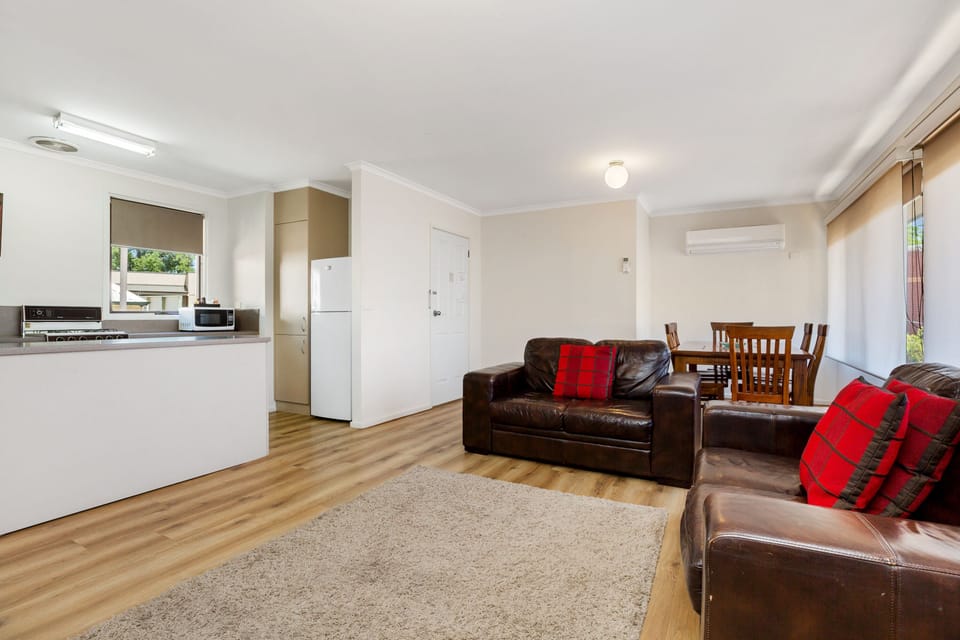 Three Bedroom Apartment on High | Living area | 40-inch TV with cable channels