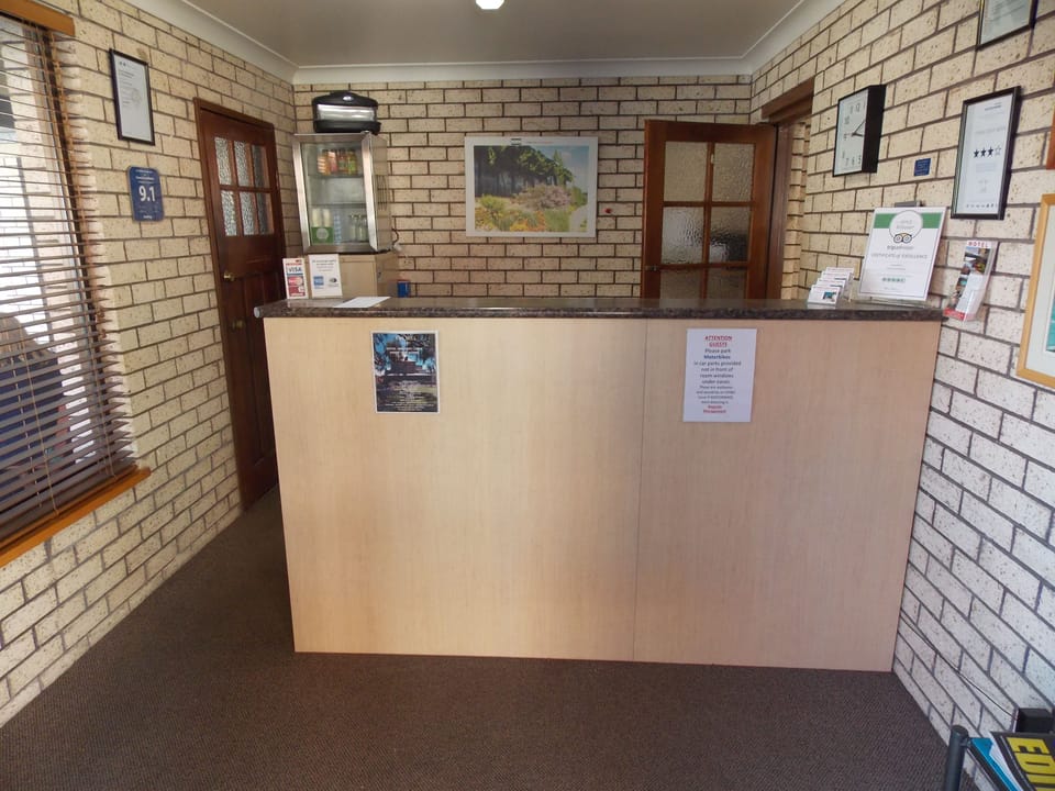 Cowra Crest Motel Motel in Cowra