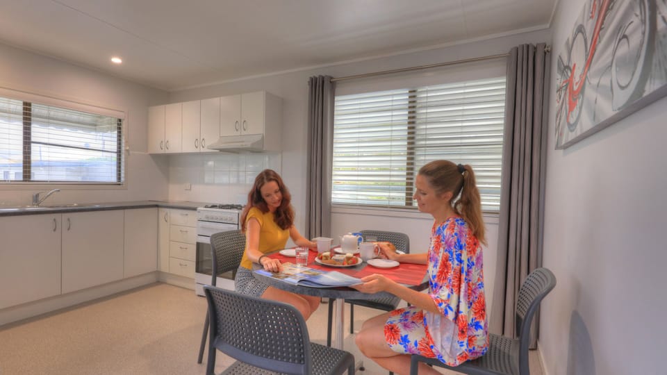 Two Bedroom Holiday Home (5 guests) | Dining room