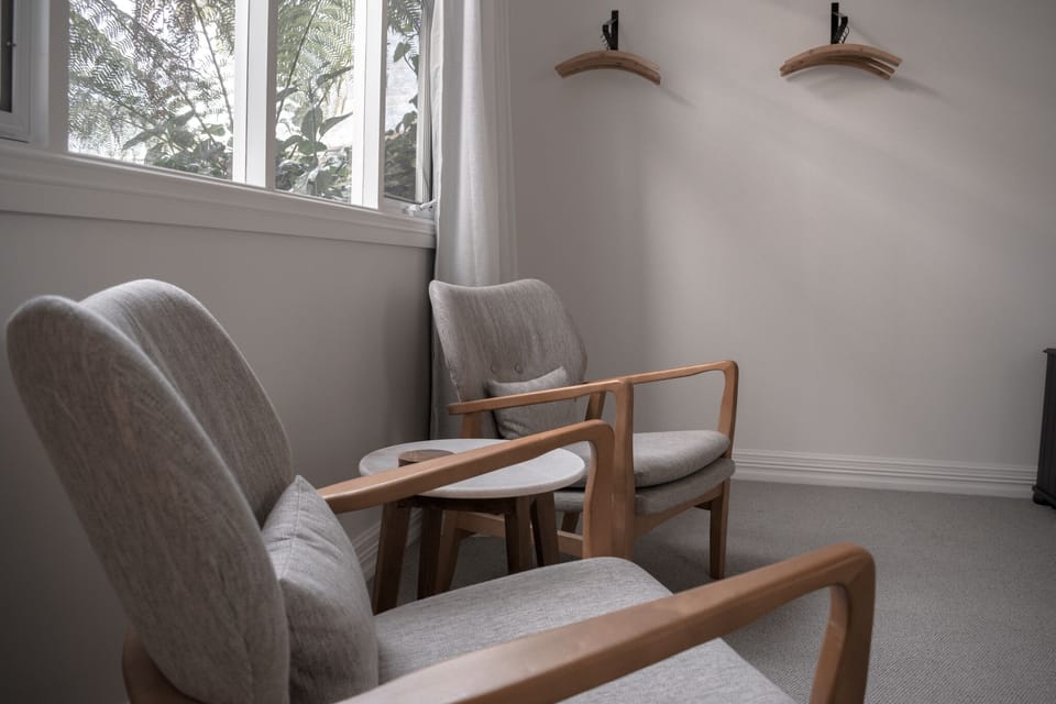 Valley Suite | Premium bedding, blackout drapes, iron/ironing board, free WiFi