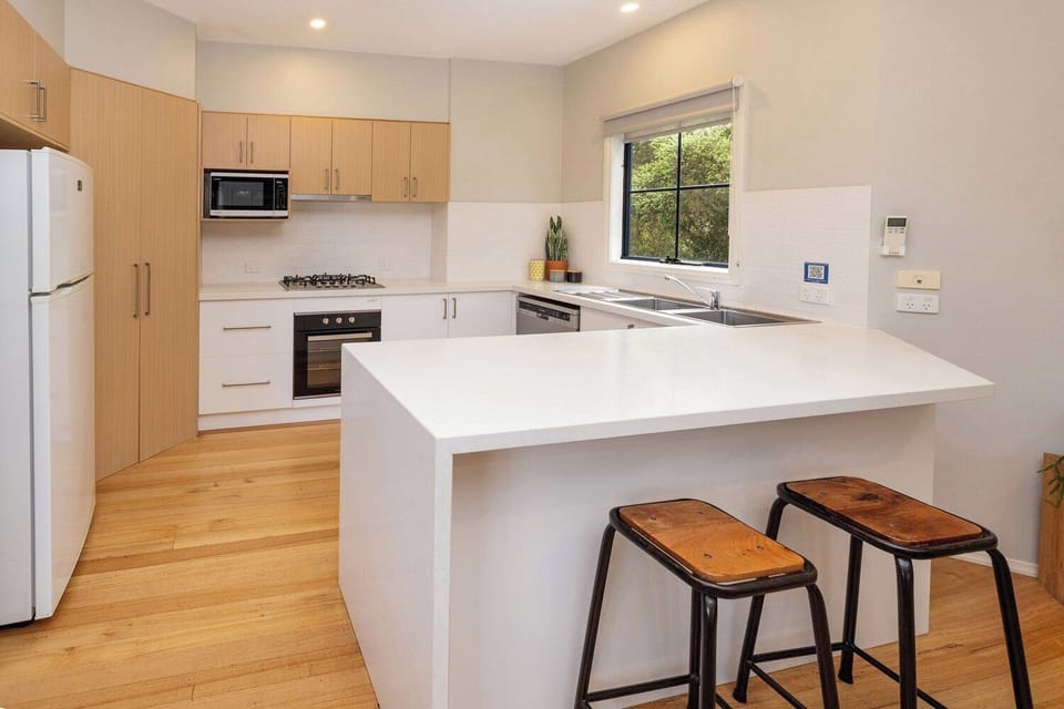 Luxury Four Bedroom Beach House (All Linen Provided - Photos guide Only) | Private kitchen | Fridge, microwave, electric kettle, toaster