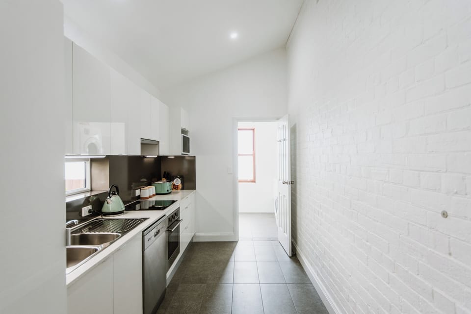 Apartment (Three Bedroom Apartment) | Premium bedding, pillowtop beds, desk, laptop workspace