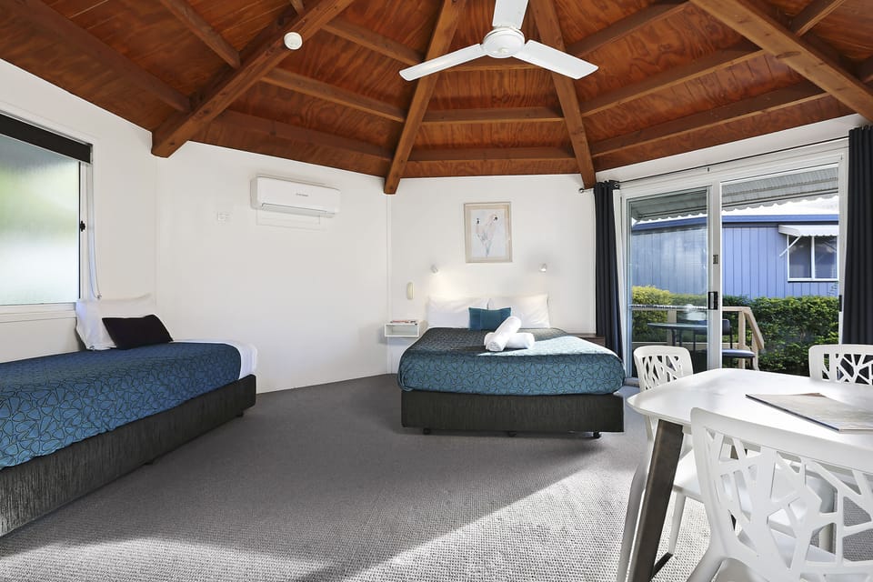 Family Studio, Non Smoking, Kitchenette (Family Cabin) | Desk, iron/ironing board, WiFi (free), bed sheets