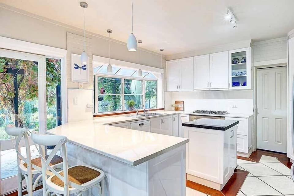 Evanslea House | Private kitchen | Coffee/tea maker, fridge, microwave, stovetop