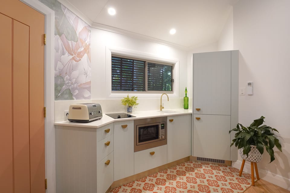 Rosewood Cottage | Private kitchen | Coffee/tea maker, fridge, microwave, stovetop