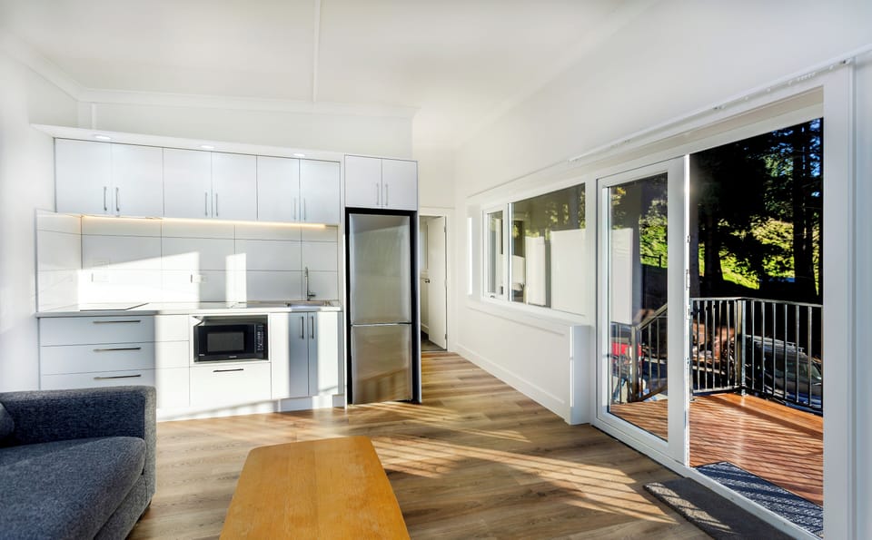Luxury Cottage, 1 Bedroom, Mountain View | Premium bedding, soundproofing, iron/ironing board, free WiFi