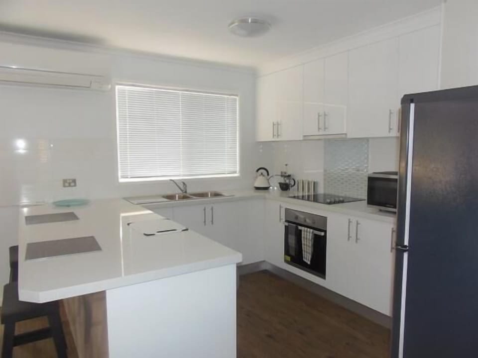 Executive Apartment, 2 Bedrooms, Non Smoking, Kitchen (Executive spa apartment) | Private kitchen | Fridge, microwave, oven, stovetop