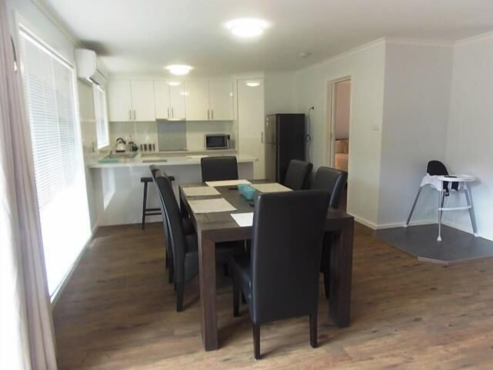 Executive Apartment, 2 Bedrooms, Non Smoking, Kitchen (Executive spa apartment) | In-room dining