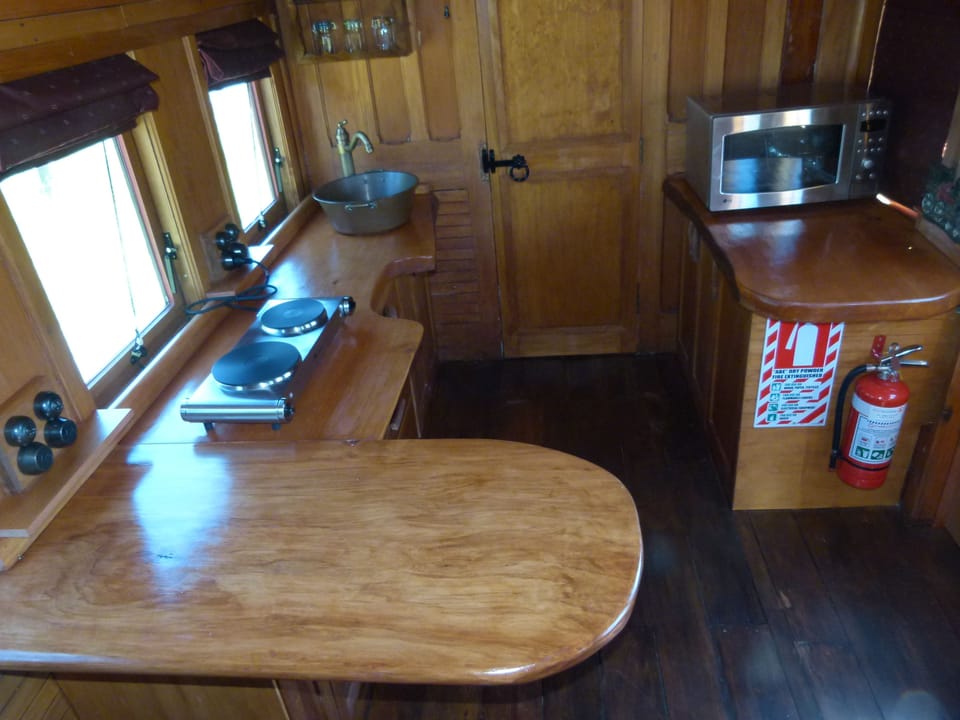 Train Carriage | Private kitchen | Coffee/tea maker, fridge, oven, stovetop